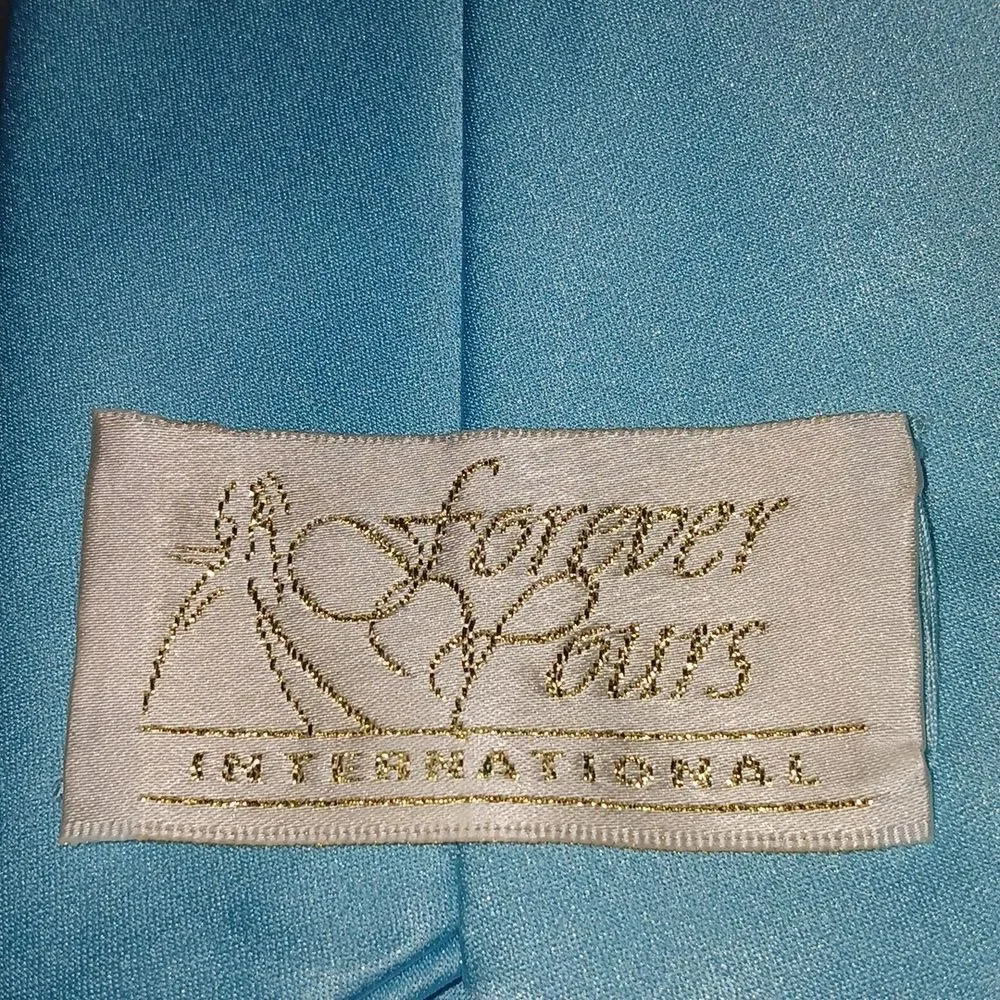 Forever Pours International tie light turquoise EUC